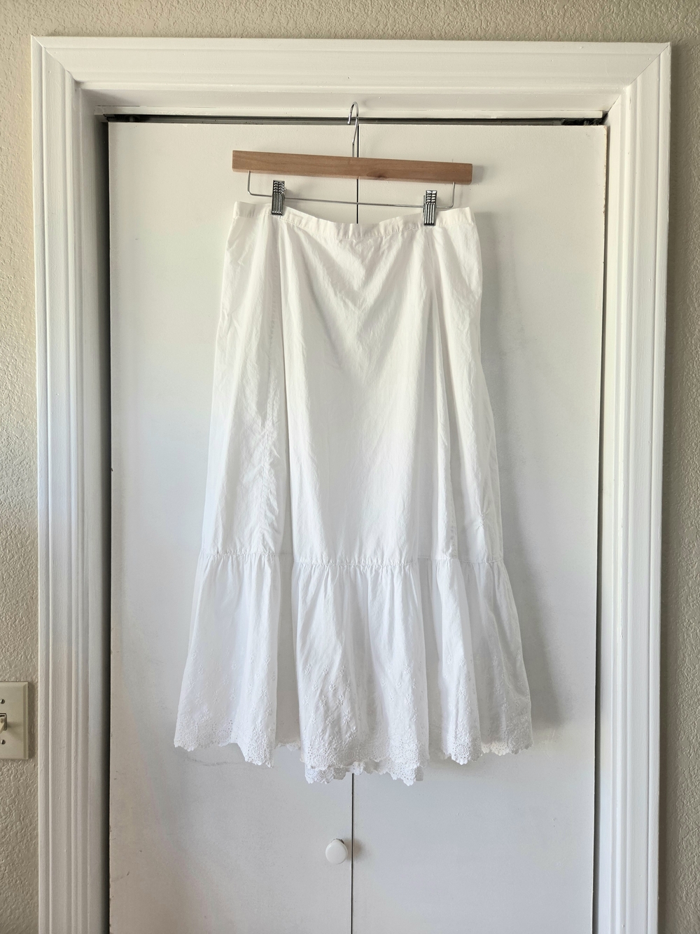 Vintage White Maxi Skirt with Scalloped Hem
